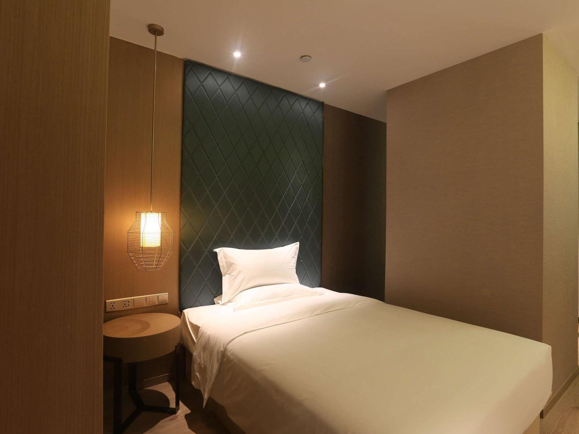 Ibis Styles Xm Zhongshan Hotel Сямън Екстериор снимка